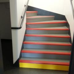 Habillage des marches d'escalier avec un revêtement pvc